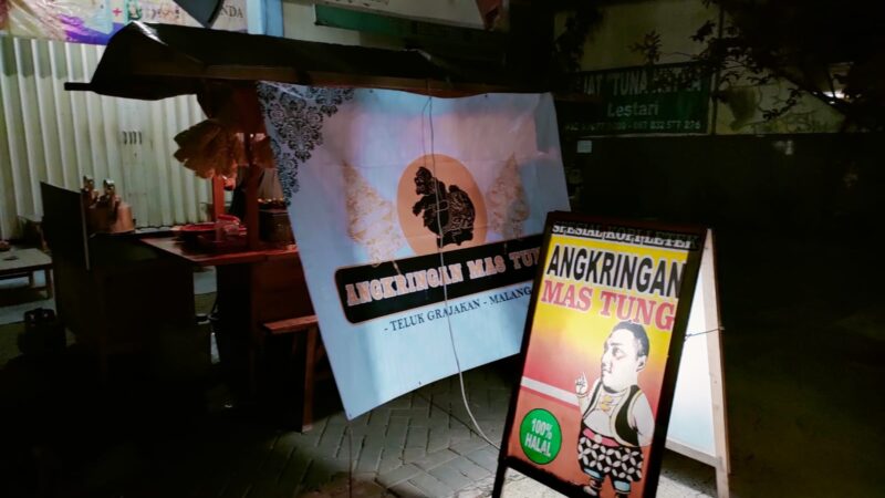 Angkringan Mas Kenthung Sajikan Nasi Bakar Khas Teluk Grajakan