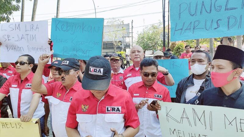 Plt Bupati Bangkalan Tidak Becus, diduga Nepotisme, Kantor Pemkab Bangkalan digeruduk DPD LSM LiRA Se Jawa Timur