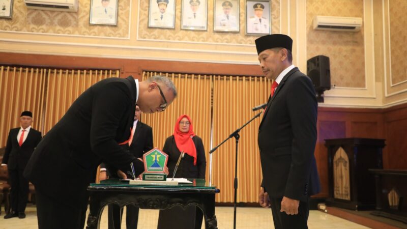 Pj. Walikota Wahyu Angkat Jajaran Direksi Baru Perumda Tugu Tirta Kota Malang