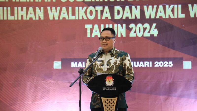 Terima Penghargaan di Pembubaran Ad-hoc KPU, Penjabat Walikota Malang Iwan Kurniawan Beri Sambutan “Tak Biasa”