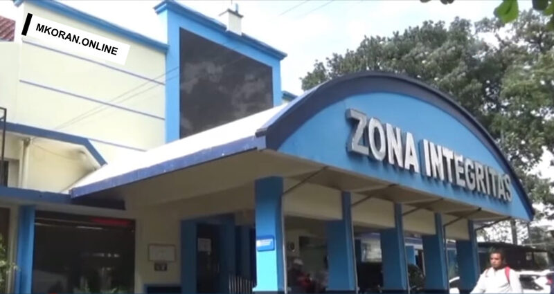 PERKEMBANGAN TERAKHIR EX MANAJER AREMA FC. LSM AWAS AKAN BERKIRIM SURAT KEPADA KEJAKSAAN AGUNG UNTUK MENGAMBIL ALIH KASUS TERSEBUT